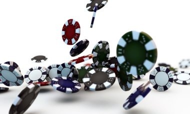 Live-dealer blackjack table on eksa mobile app with real croupier and player interface